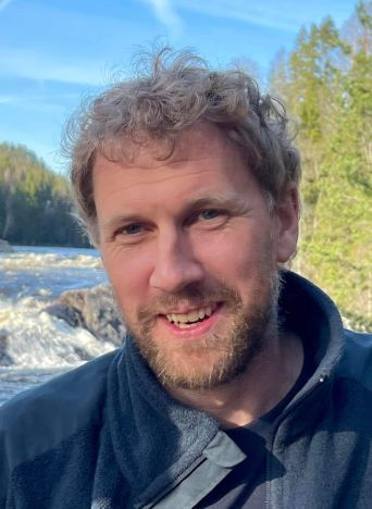 Jøl Arne Suggelia
