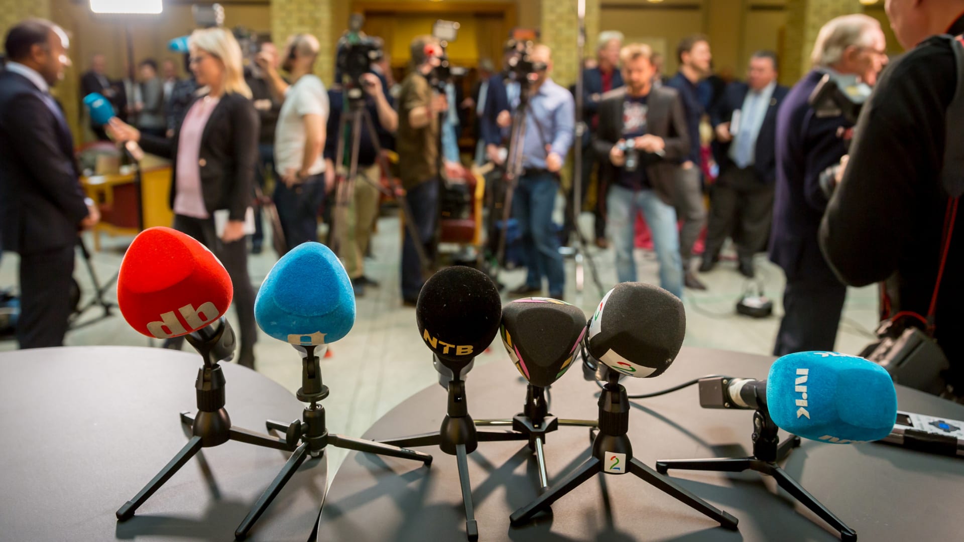 mikrofoner i vandrehallen på stortinget
