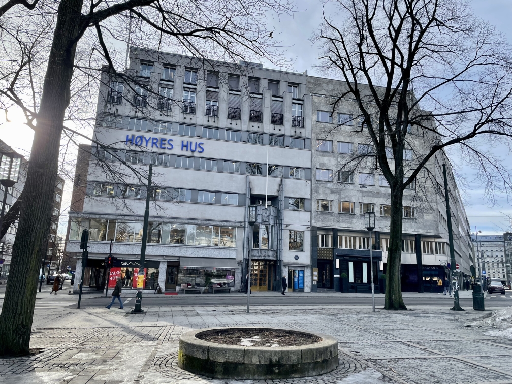 Bokstavene HH som forkortelse for Høyres hovedorganisasjon