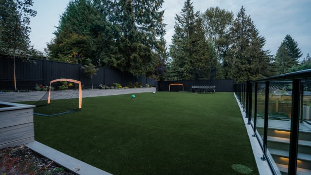 Mill Street Oasis: Nature's Urban Retreat