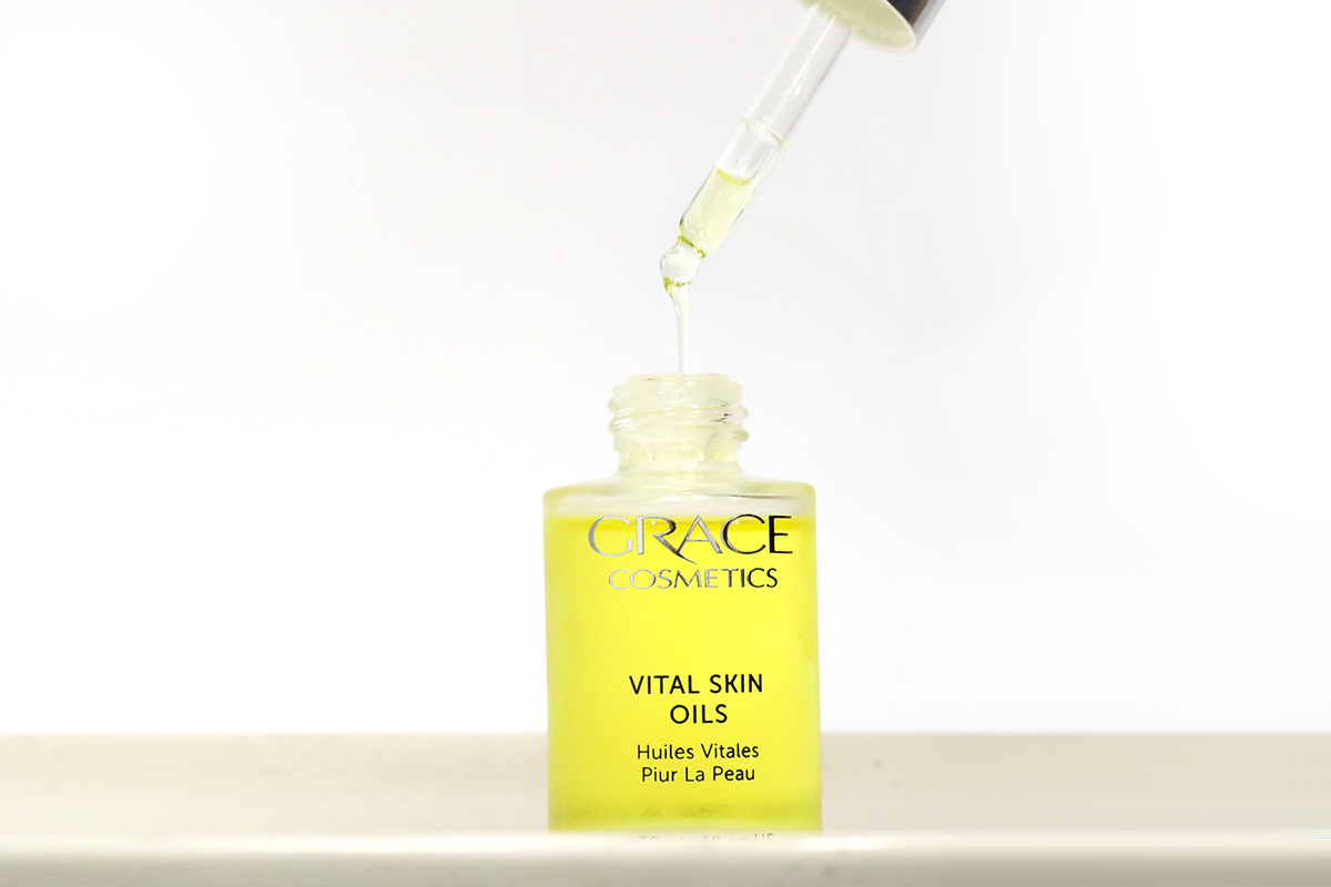 https://res.cloudinary.com/hpf2bgvwe/image/upload/v1753772521/media/00d2v000003qbb7eao/blog-ingredient-spotlight-vital-skin-oils.jpg