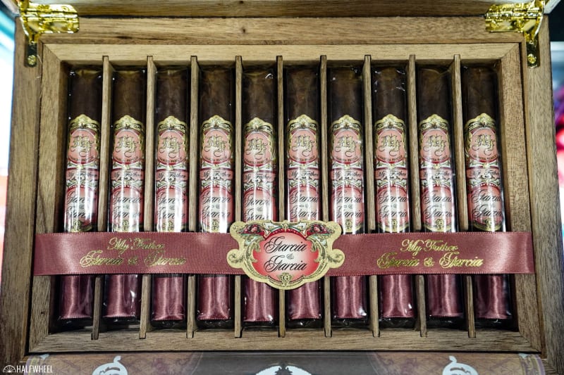 My Father Ships Garcia & Garcia Robusto Deluxe Image