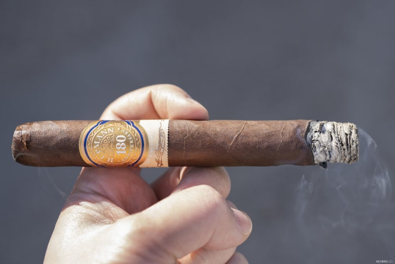 H. Upmann 180th Anniversary Toro Image