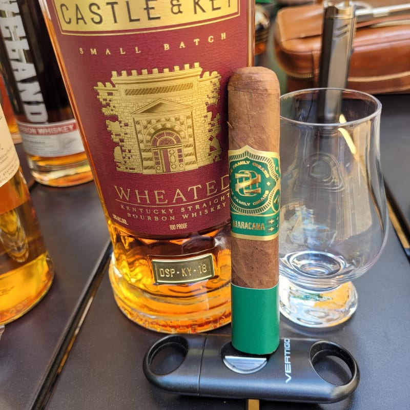 Ozgener Family Maracana Robusto (1)