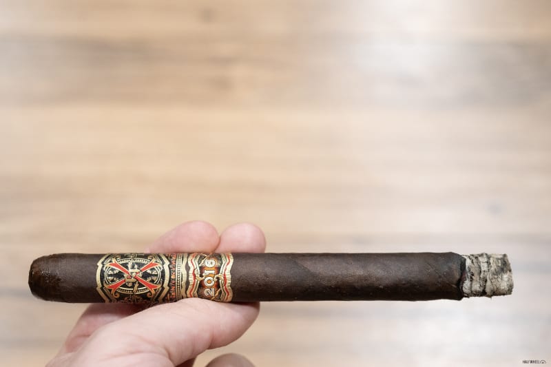 OpusX Rare Black Double Corona Image