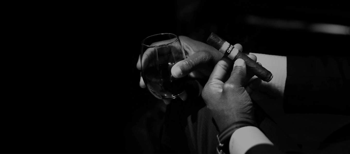 How to Pair Cigars and Drinks Featured Image