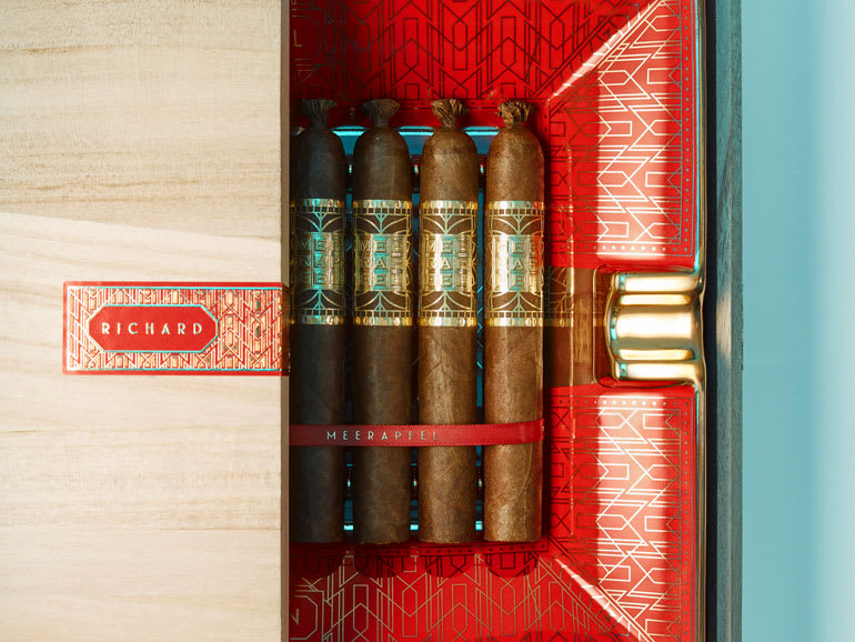 MEERAPFEL Cigar starts shipping “Richard” Double Robusto Image