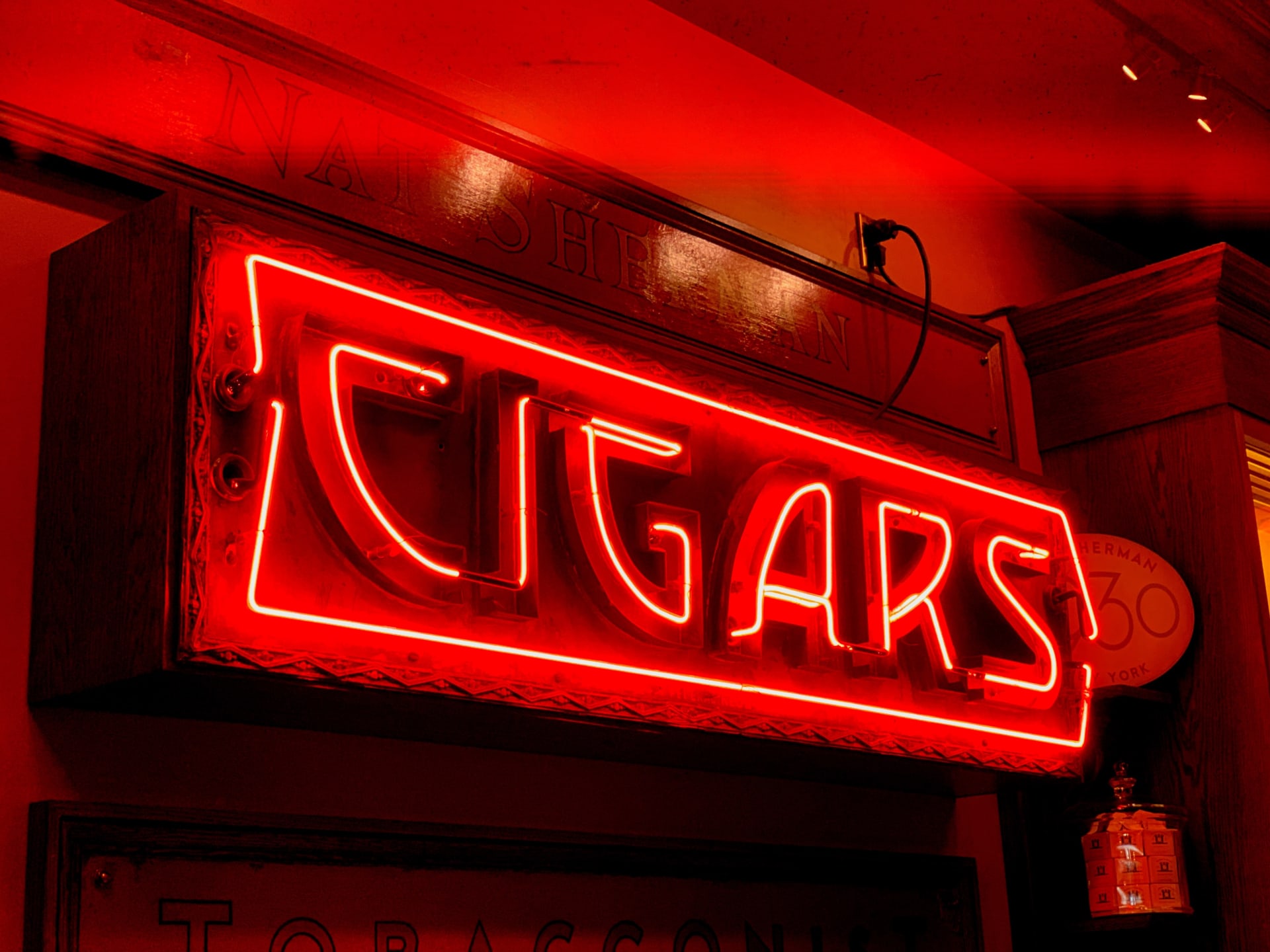 How to Store your Cigars: Cellophane vs. no Cellophane Featured Image