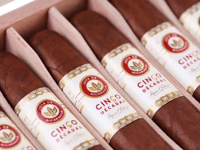JdN Cinco Décadas El Embargo Exclusively For Europe Image