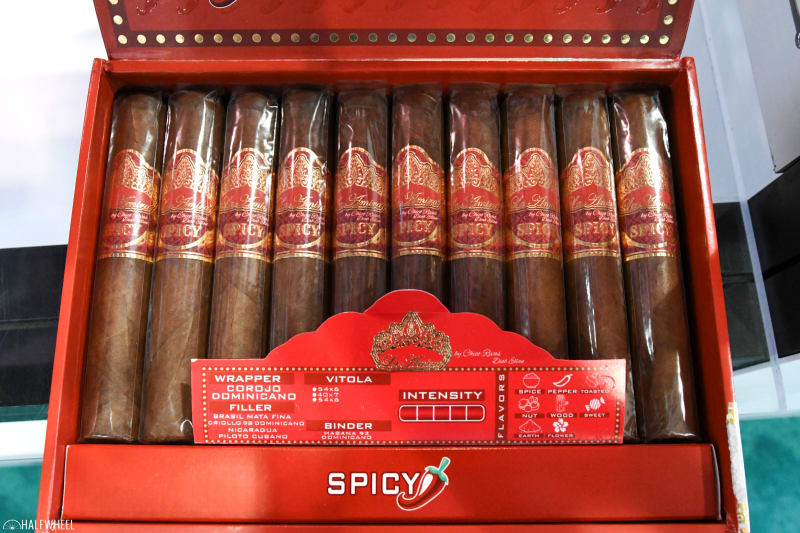Abuelo Sucio Oscura, La Amira Spicy Shown Off at PCA 2024 Image