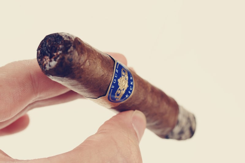 Four Kicks Capa Especial Robusto Image