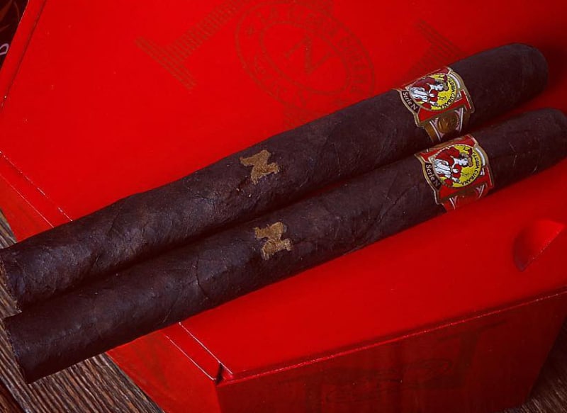 La Gloria Cubana Serie N header asset