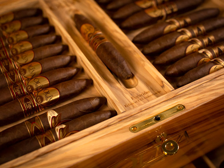 Oliva Cigars Collector’s Humidor Image