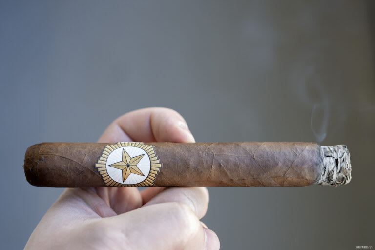 StillWell Star LE Holiday Y2022 Image