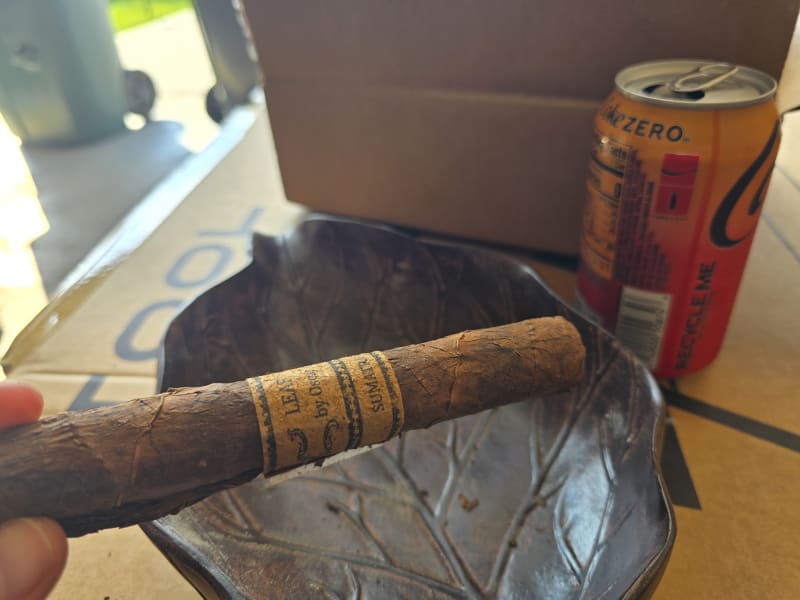 18 to buy tobacco It is illegal in Illinois for anyone under the age of 21 to buy tobacco  products. It's also illegal for adults to purchase these products for  underage individuals. Help Teens gain awareness