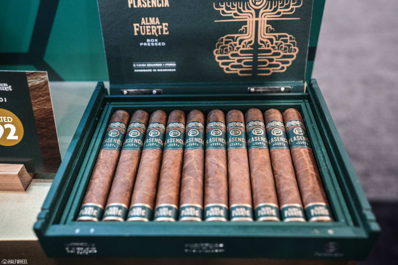 Plasencia Alma Fuerte Colorado Claro Eduardo I Ships Image