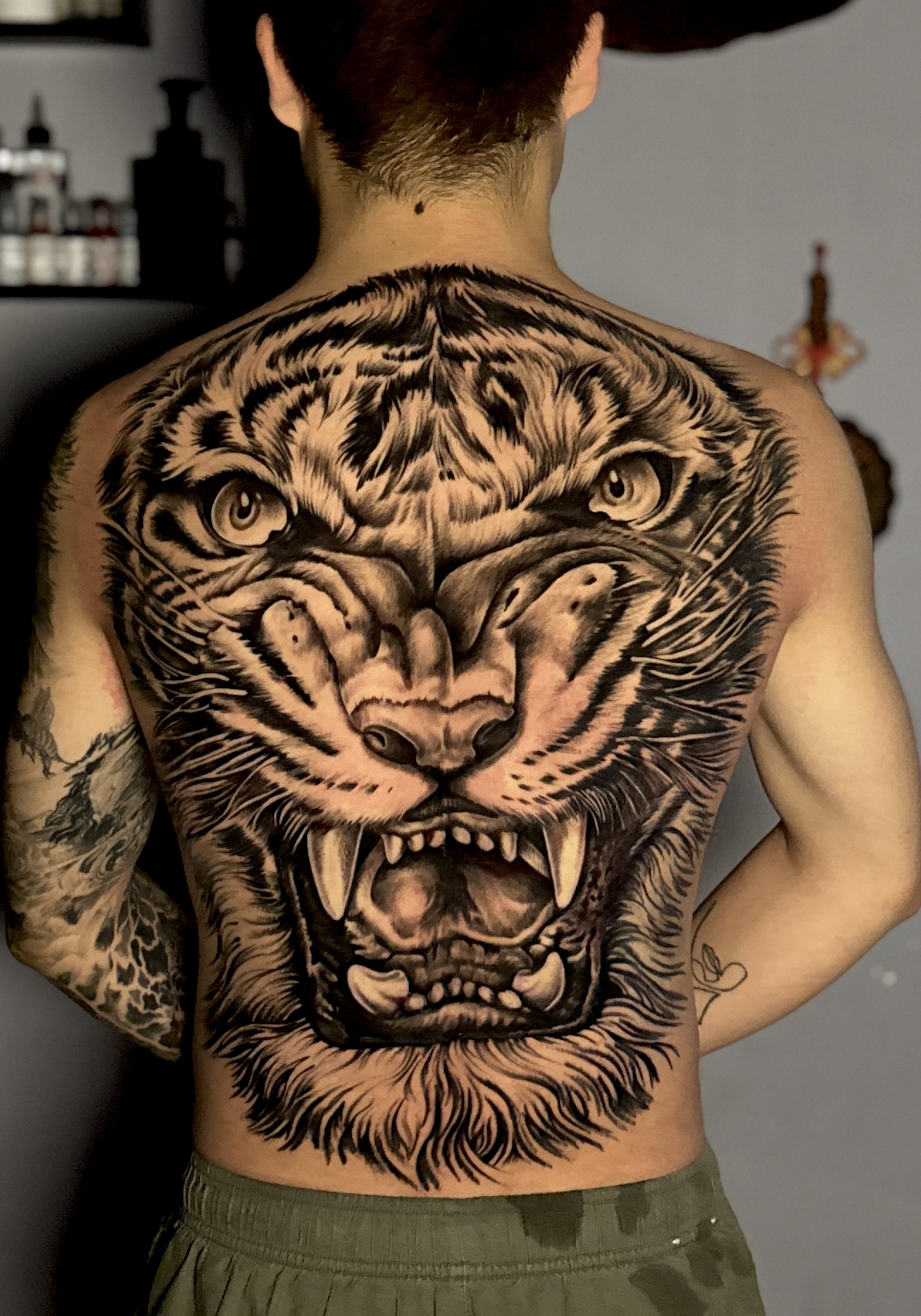 Xăm mặt hổ Full lưng