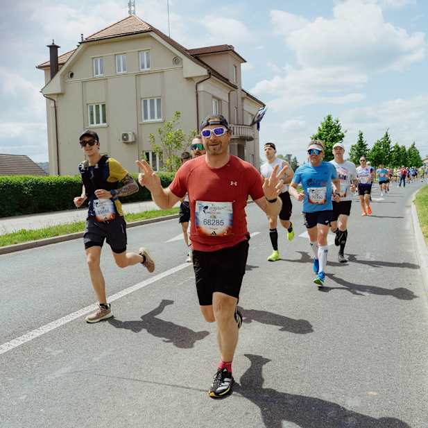 mi9jxbgur1hky2xiug2f5g26