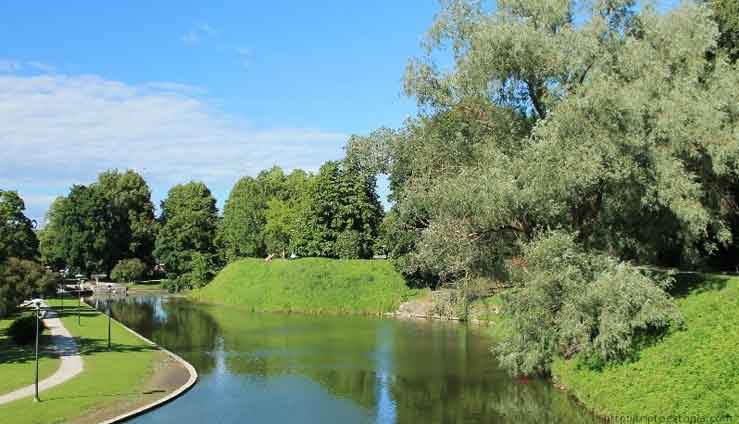 Cover image of Toompark (also known as Šnelli Park)
