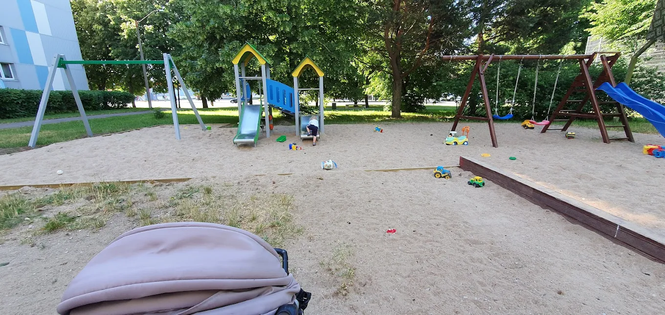 Обложка Детская игровая площадка