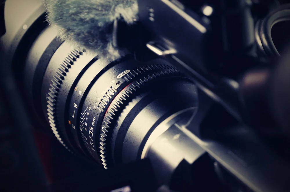 video aperture lens