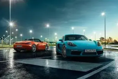 2026 بورش 718