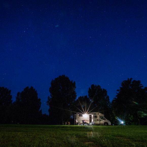 Trendrapport: Dit jaar reizen we in Dark Mode