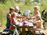 La cuisine danoise en camping-car avec des enfants