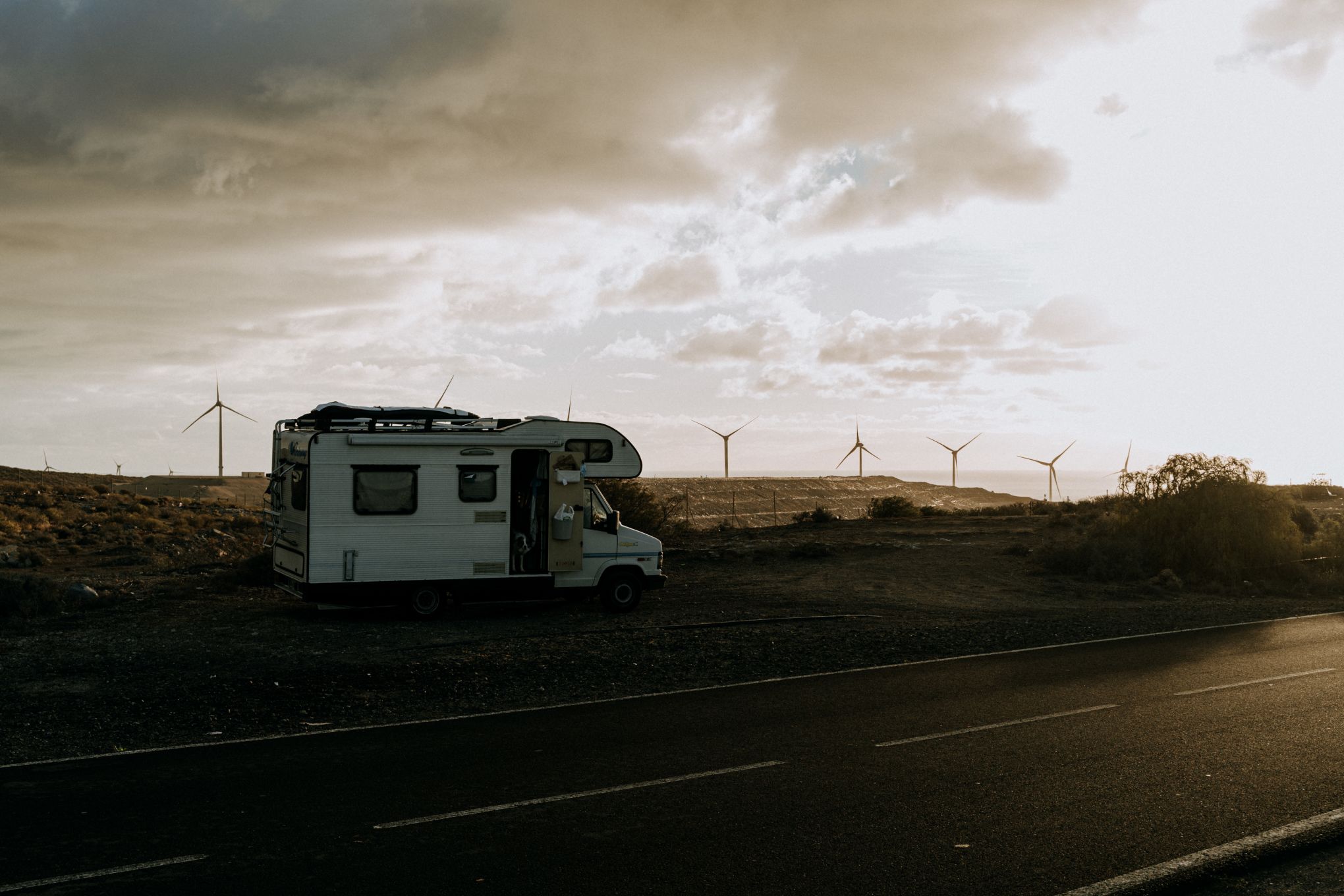 Alles, was du über die Installation von Solarmodulen für Wohnmobile wissen musst