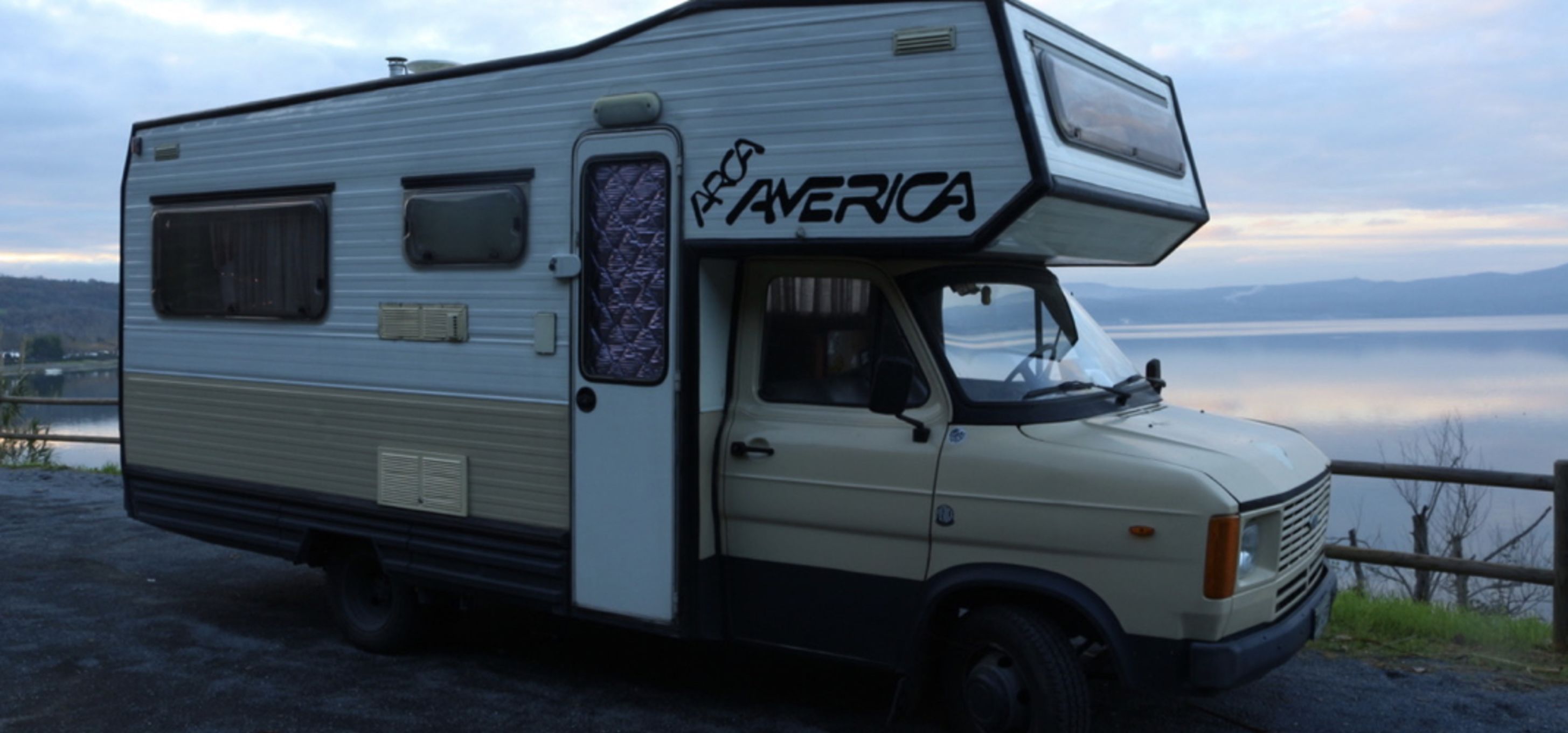 Jacopo, Elena & Bagi: vita in camper a 19 anni