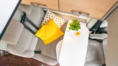 Luxe Hymer buscamper met lengte bedden