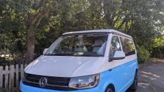 Colin – VW campervan, pop-top 4 berth