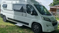 Possl – Fully equipped campervan with lifting roof