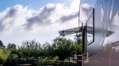 Benny – The family alcove with large garage