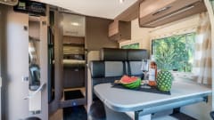 Challenger! – Spacious, modern, and luxurious camper with 4 permanent sleeping berths - XL garage