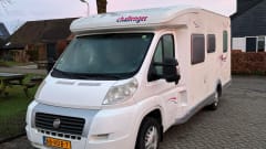 Nice 4p Fiat semi-integrated from 2011 with accessories and air conditioning
