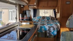 B574 met dubbele bodem  – 4p Top Hymer with good French beds