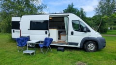 VanScheef – Mega cozy 3p Off-grid self-build camper