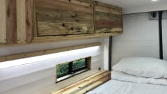 Peach – Cosy Mercedes Sprinter Campervan 