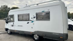 E610 gezinscamper – 4p Hymer integrated 6.2m