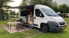 Otis – Super cozy self-build camper
