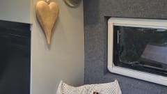 Stoere, gezellige 3p Renault Master campervan uit 2017,  met lengtebedden!
