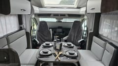 4p Ford semi-integrated uit 2024