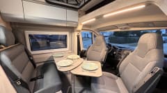 Willy – 4p Citroën bus uit 2024