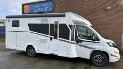 17/18 – Luxurious, comfortable camper with 2-person fixed bed and 2-person lifting bed!