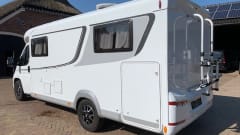 LMC 662 – LMC 9 traps automaat 3 pers Lengte 6.95mtr BJ 2021 Rijbewijs B