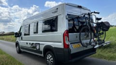 Harrie – Super neat 2 person Peugeot bus from 2015 with awning