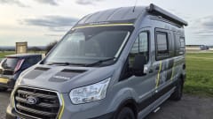 Theodore  – Swift-Bus mit 2 Schlafplätzen ab 2025