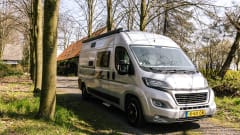 Jackie's hut – Beautiful Peugot Camperbus, 150 HP