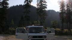 Vanlife in a vintage Bully VW T3 in top condition and top equipment